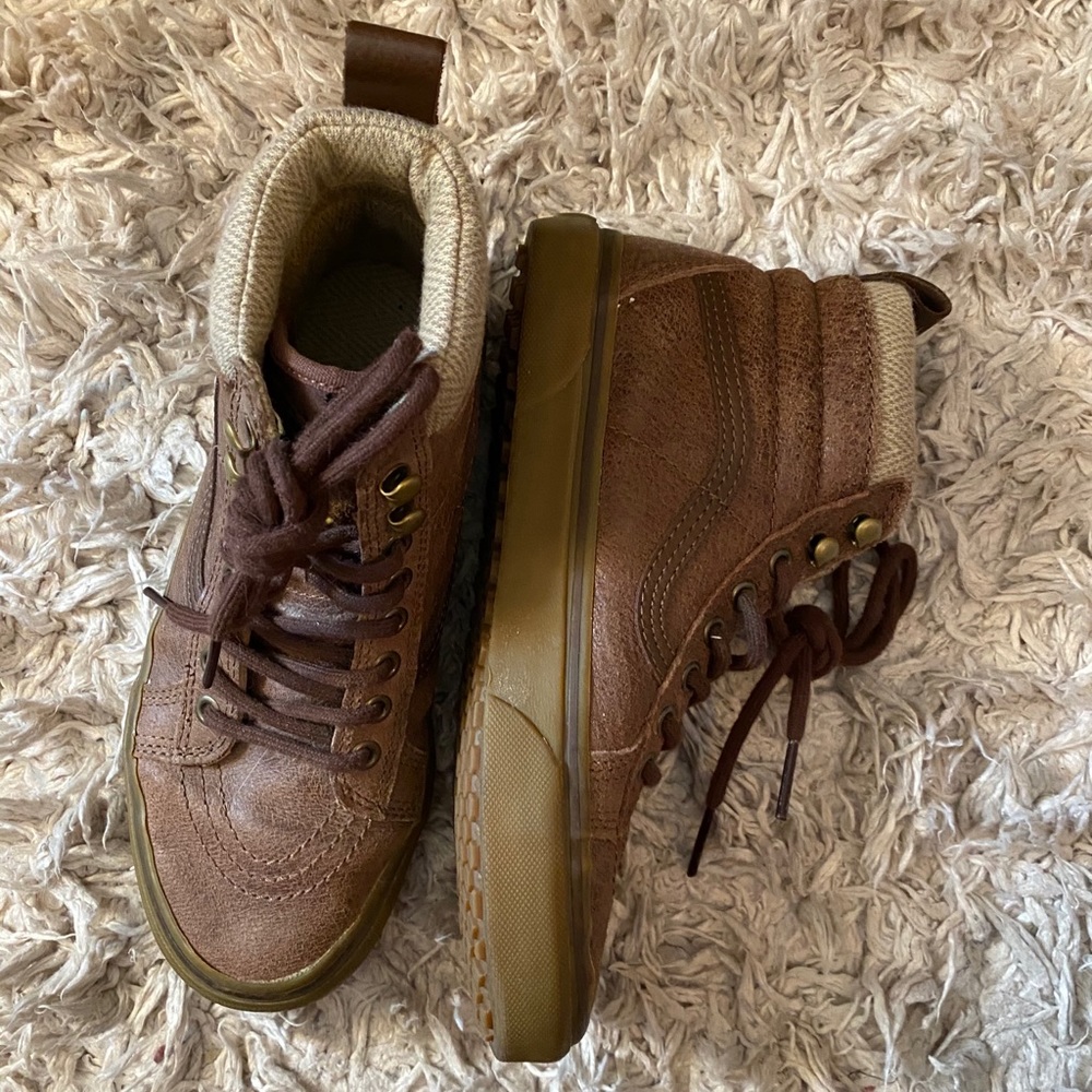 Vans MTE brown leather hi top. Women’s 8